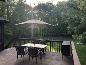 Outdoor dining - Gold Rated Community with so much to do ! Pools & beaches, golf & Tiki Bar (Lake Ariel)