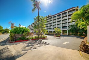 Exterior - Lahaina Shores Beach Resort Studio (Lahaina)