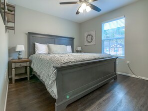 3 室のベッドルーム、アイロン / アイロン台、WiFi、ベッドシーツ