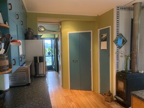 Interior - Views of Kapiti Island - beach 5 minutes walk (Paraparaumu)