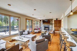 TV, fireplace - The Duck House is a charming ski in / ski out home. (Breckenridge)