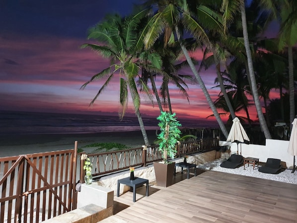 Terrace/patio - La Perla Playa Azul, Beachfront Bungalows, #2 (Playa Azul)