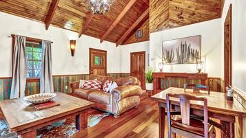 Télévision à écran plat, cheminée