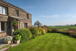 Exterior - High Butterbent Cottage -  Rural cottage that sleeps 6 guests  in 3 bedrooms (Kendal)