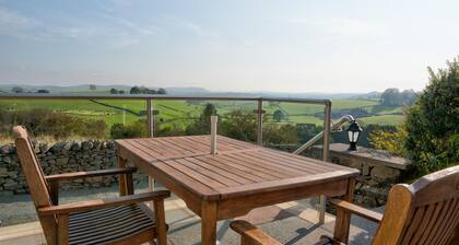 High Butterbent Cottage - Rural cottage that sleeps 6 guests in 3 bedrooms