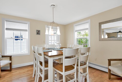 Sunny, spacious, family-friendly beach house minutes from all OOB offers