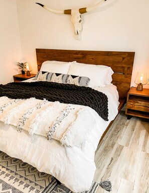 2 bedrooms, iron/ironing board, travel crib, free WiFi - Stone Steps Beach is open ! Just Steps Away from the beach. (Encinitas)