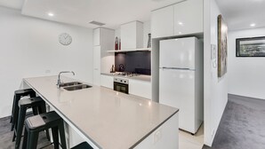 Private kitchen - Circle on Cavill Apartments - Q Stay (Surfers Paradise)