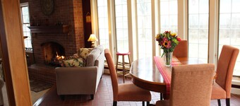  5 minutes from Notre Dame - Spacious 4 Bedroom Home