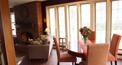 5 minutes from Notre Dame - Spacious 4 Bedroom Home