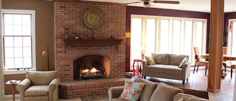 TV, fireplace, DVD player, books