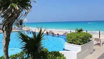 من حمّامات السباحة المغطاة، حمّام سباحة خارجي