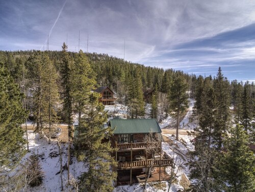 Lost Camp Lodge just a few blocks from Terry Peak