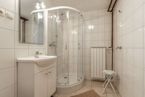 Bruser, bidet, håndklæder