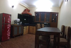 Fridge, microwave, stovetop, electric kettle