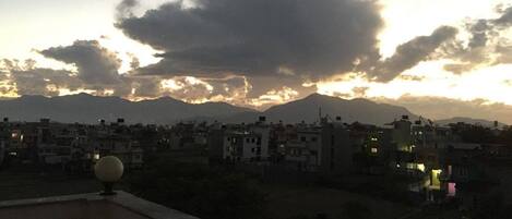 المنطقة المحيطة بالمنشأة