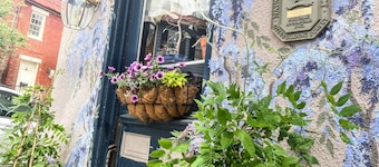 Walk to USNA, Main St w Parking Historic Wisteria