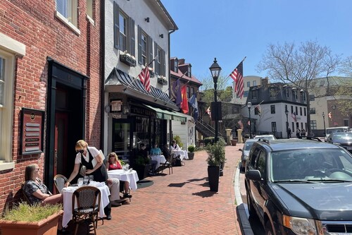 Walk to USNA, Main St w Parking Historic Wisteria