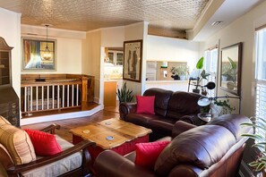 Een televisie en boeken