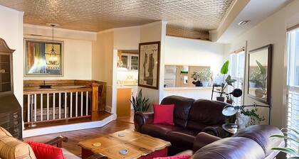 Walk to USNA, Main St w Parking Historic Wisteria