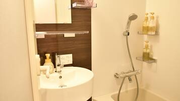 Pti Princess2 | Bathroom | Separate tub and shower, deep soaking tub, free toiletries, hair dryer