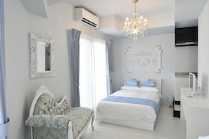 Căn hộ, không hút thuốc (Trianone 3) | Trang trí khác biệt, trang bị nội thất với thiết kế riêng biệt, bàn