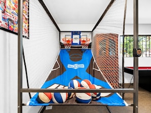 Game Room - Fox & Swan Chalet -  Hot Tub, Pool Table, Air Hockey, BBQ (Big Bear Lake)