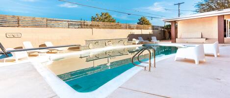 حمّام سباحة خارجي