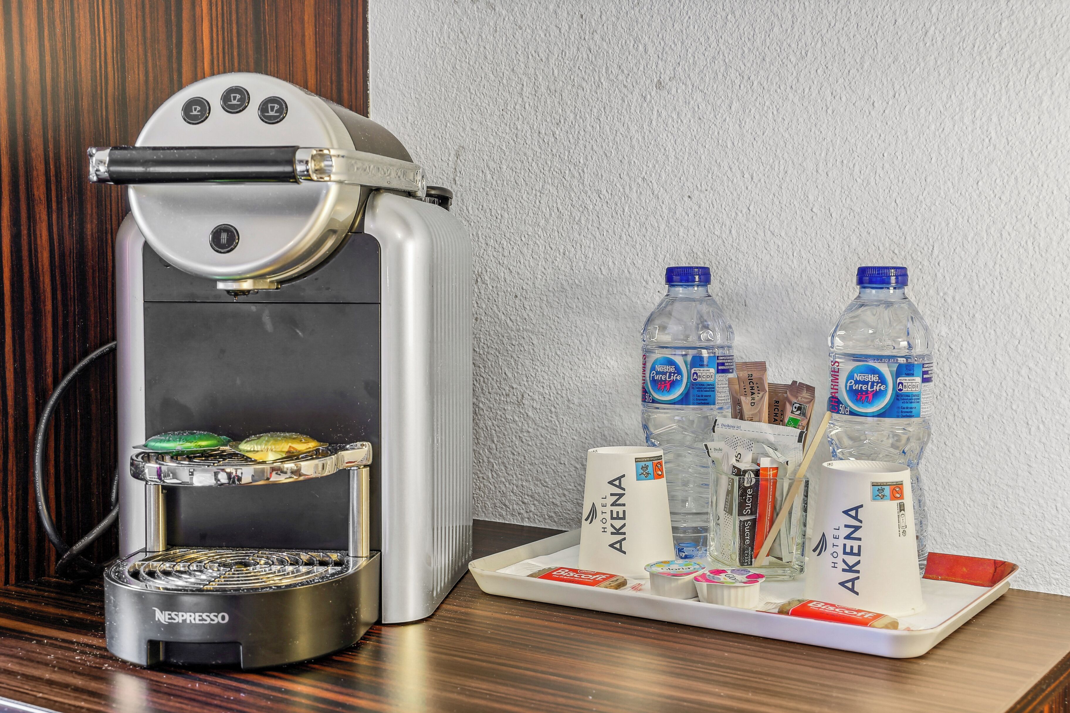 superior double room | living area | flat-screen tv