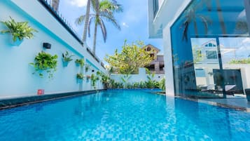 Outdoor pool, pool loungers
