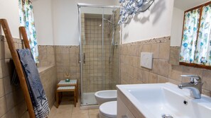 Bathtub, hair dryer - Casa Lia - Casa Lia - Patio (Portoferraio)