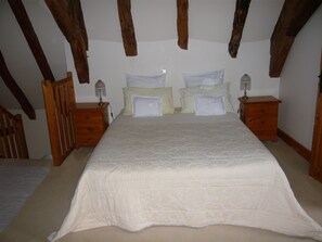 1 Schlafzimmer, Bügeleisen/Bügelbrett, Bettwäsche