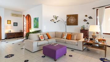 Smart TV, libri, impianto stereo