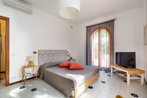 4 chambres, fer et planche à repasser, lit parapluie, Wi-Fi gratuit