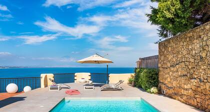 Seaside Villa with private pool and fantastic Etna view