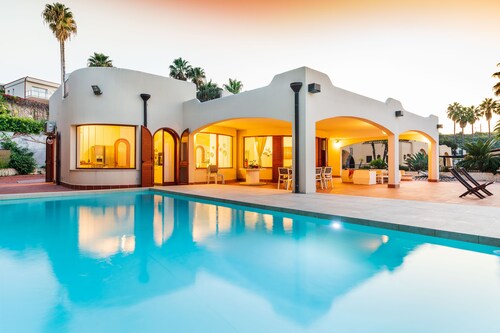 Seaside Villa with private pool and fantastic Etna view