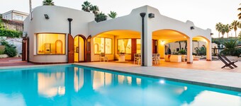 Seaside Villa with private pool and fantastic Etna view