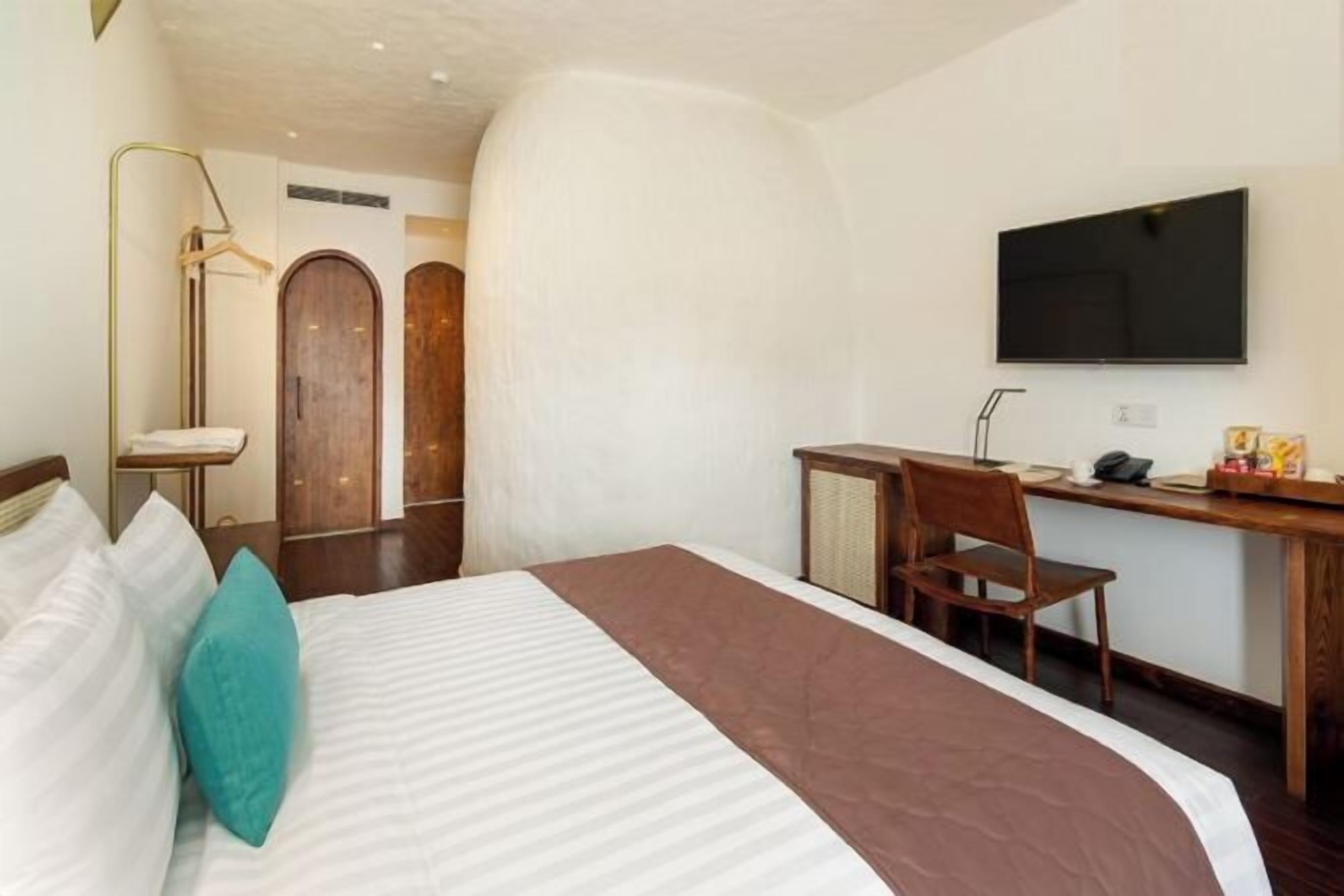 Roupas de cama premium, frigobar, cofres nos quartos, escrivaninha