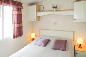 3 slaapkamers, reisbedje, beddengoed
