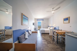Double Room, Partial Sea View | Desk, soundproofing, iron/ironing board, free WiFi