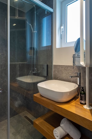 Family 1 Bedroom Apartment | Bathroom | Shower, hair dryer, towels