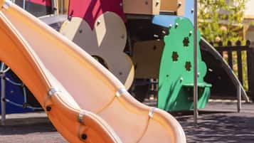 Tempat bermain anak - outdoor