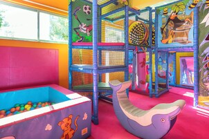 Área de juegos infantiles bajo techo