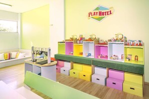 Zona de juegos infantil cubierta