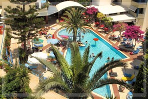 Courtyard - Ibiscos Garden Hotel (Rethymno)