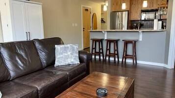 Flat-screen TV, fireplace