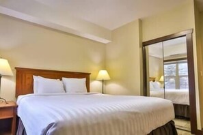 1 habitación, tabla de planchar con plancha, wifi gratis y ropa de cama