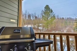 Property grounds - 1 BDRM / King / AC / Hot Tub & Pool (Fernie)