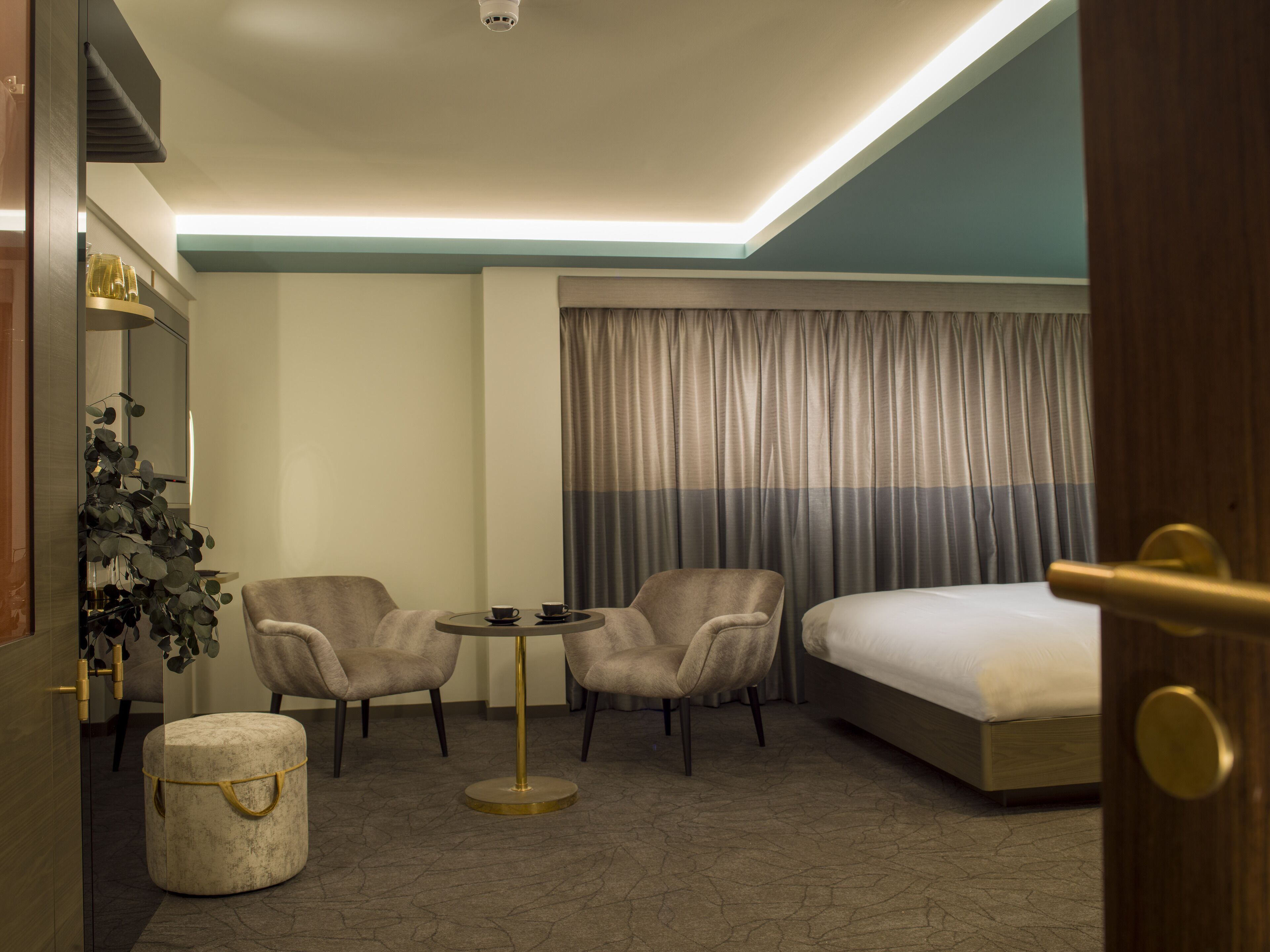 Premium bedding, minibar, in-room safe, soundproofing