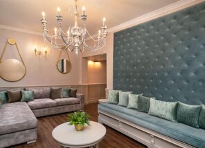 32-inch flat-screen TV with cable channels, TV - Stoney Croft Cottage (Nuwara Eliya)